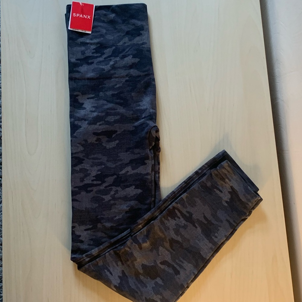 Spanx Look At Me Now Camo Leggings - Large - NWT